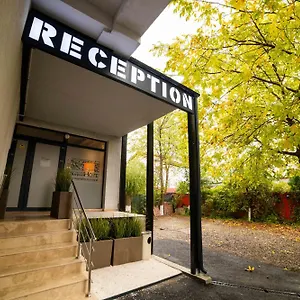 Bucharest Airport Accomodation Отопени